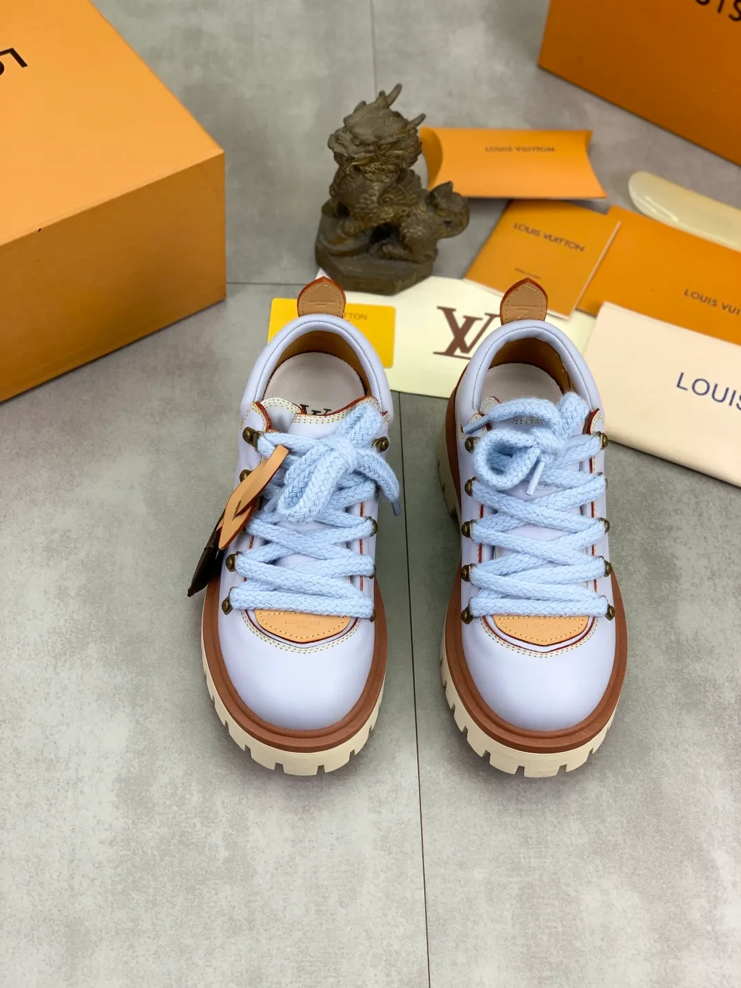 Men's shoes 💰P680 new LV | Louis Vuitton 🧡💚2025 autumn and winter new models, top version ⚠️ The counter features the latest LV REMIX lace-up mountaineering derby shoes, new hard goods 🆕 ❥BS purchasing level! Full of high-end feel! A popular model among bloggers at home and abroad, it’s retro and fashionable, and looks stunning on your feet! Mainly recommended models on the official website★ ━━━━━ ЅᏇєєt ━━━━━ ▪️Upper: top-grade first-layer cowhide ▪️Lining: imported sheepskin ▪️Outsole: original open-molded TPU non-slip outsole ▪️Sole height: 3.5cm ▪️Shoe size: Women 35-41 (41 customization is not returnable) Male 39-45 (46 customized, non-refundable)